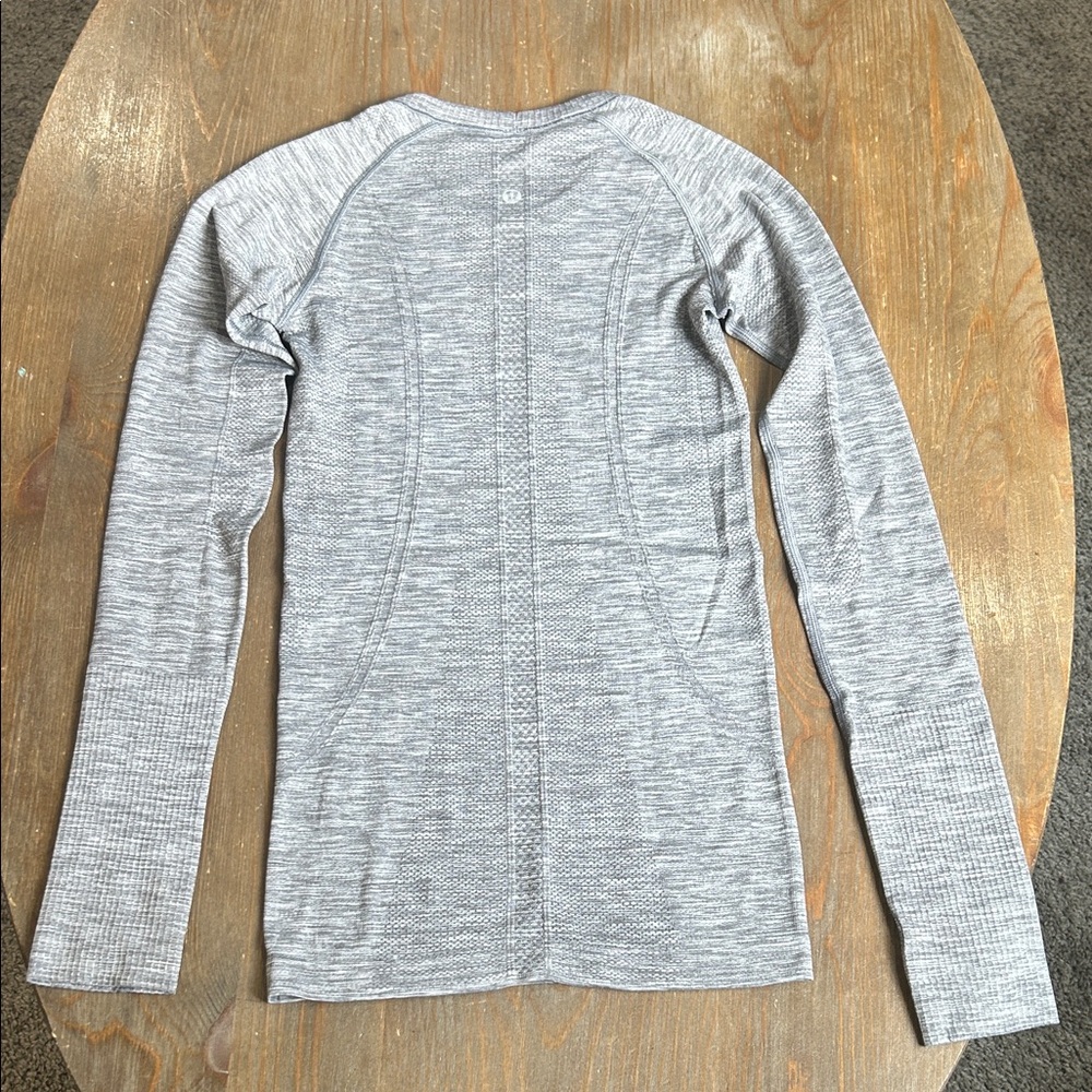 Lululemon Athletica Light Gray Long Sleeve Tee - Picture 13 of 16